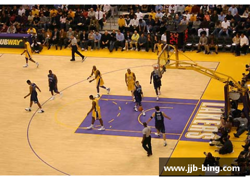 NBA精彩瞬间：探索球场背后的故事